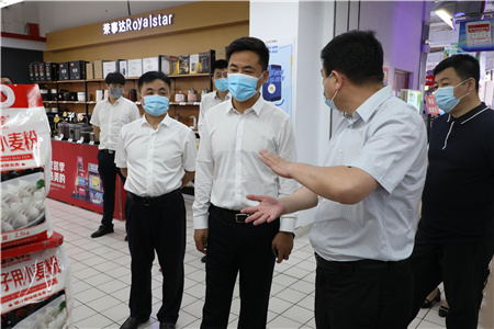 唐浩调研节日市场慰问营销一线员工