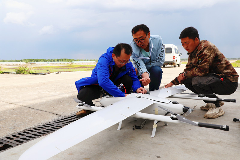 八五四分公司组织农技人员对植保无人机、航拍无人机、航测无人机进行系统培训.JPG